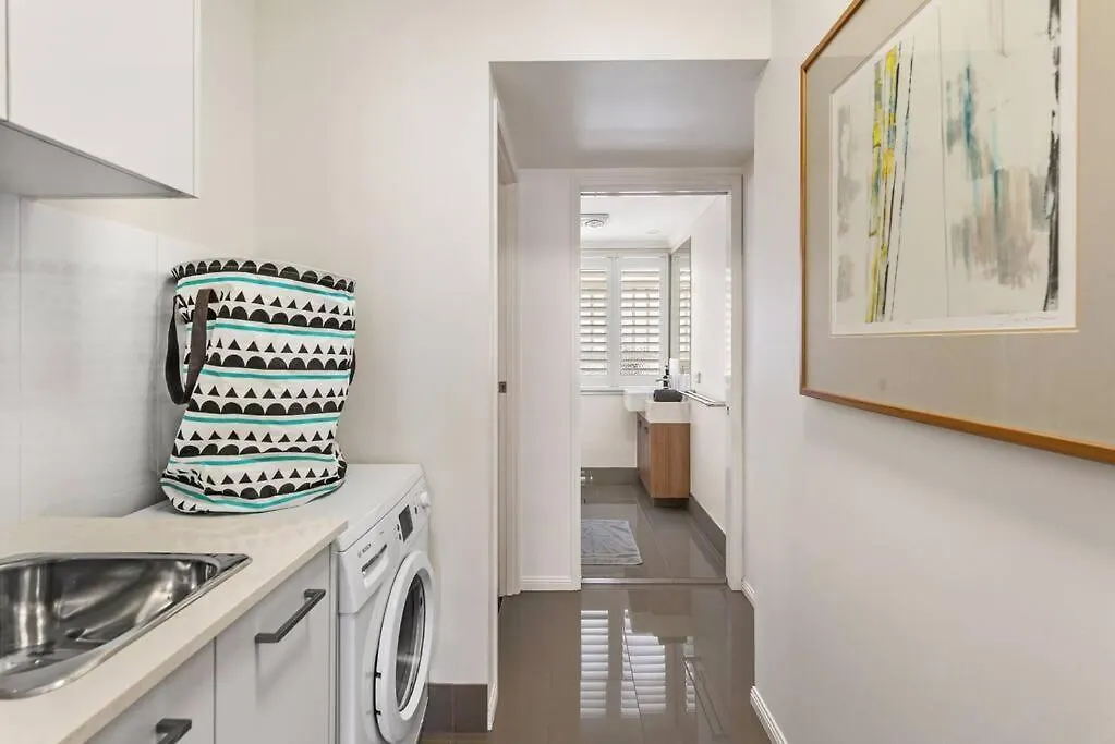 Ferienhaus Villa Modern Twist + Old World Charm ~ 3Bed/2Bath/2Car Brisbane